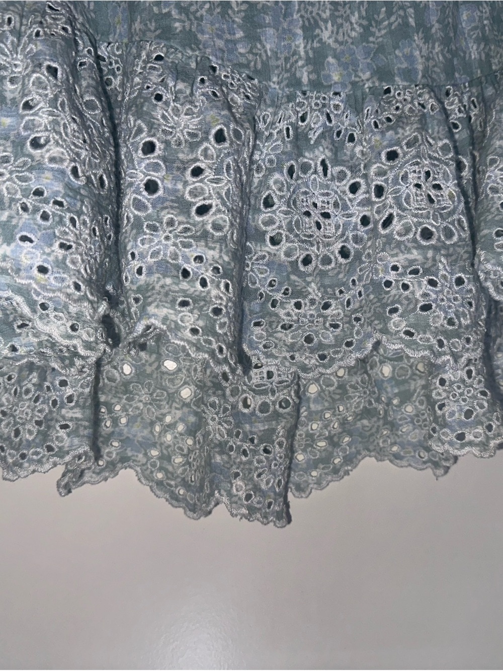 American Eagle Lace-Trim Floral Crop - Picture 3 of 7